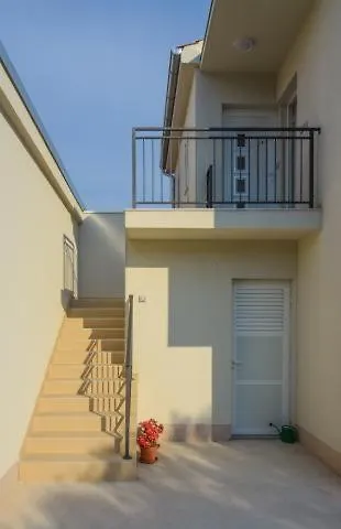House Tina Hotell Sveti Filip i Jakov 4*,